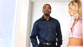 Открытый дом с кремапаями — агент по недвижимости находит дилдо и трахается с хозяином