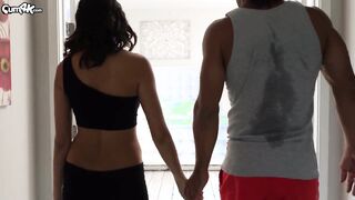 Знакомство во время пробежки — Хайме встречает Джонни на пробежке и приглашает домой для кремпаев