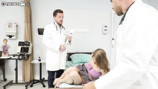Доктора и пациентка — Octavia Red проходит «осмотр» у двух врачей и получает несколько кончаний на лицо!